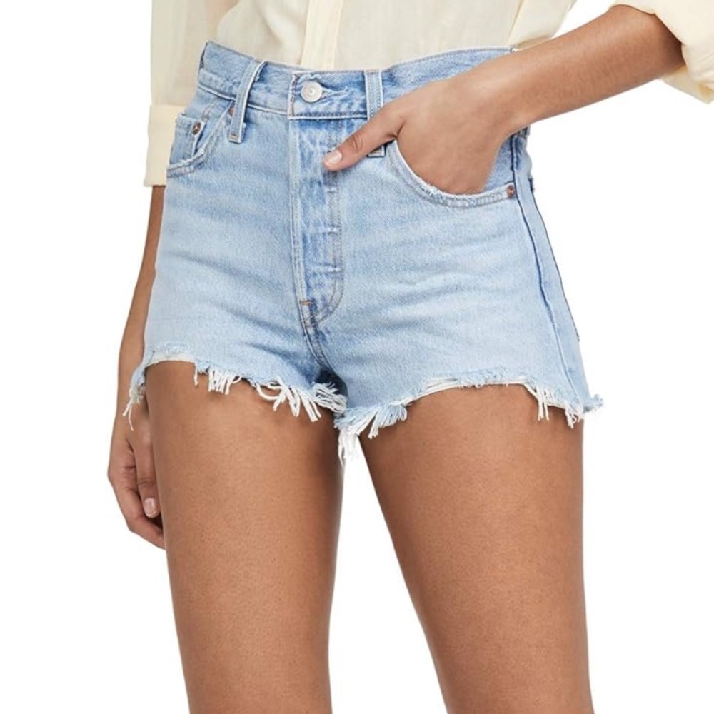 NWOT Levi’s 501 Original Shorts in Luxor Heat Light Indigo